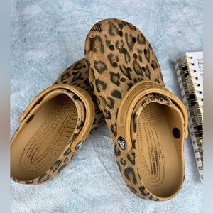 Women’s crocs a little smashed size 7